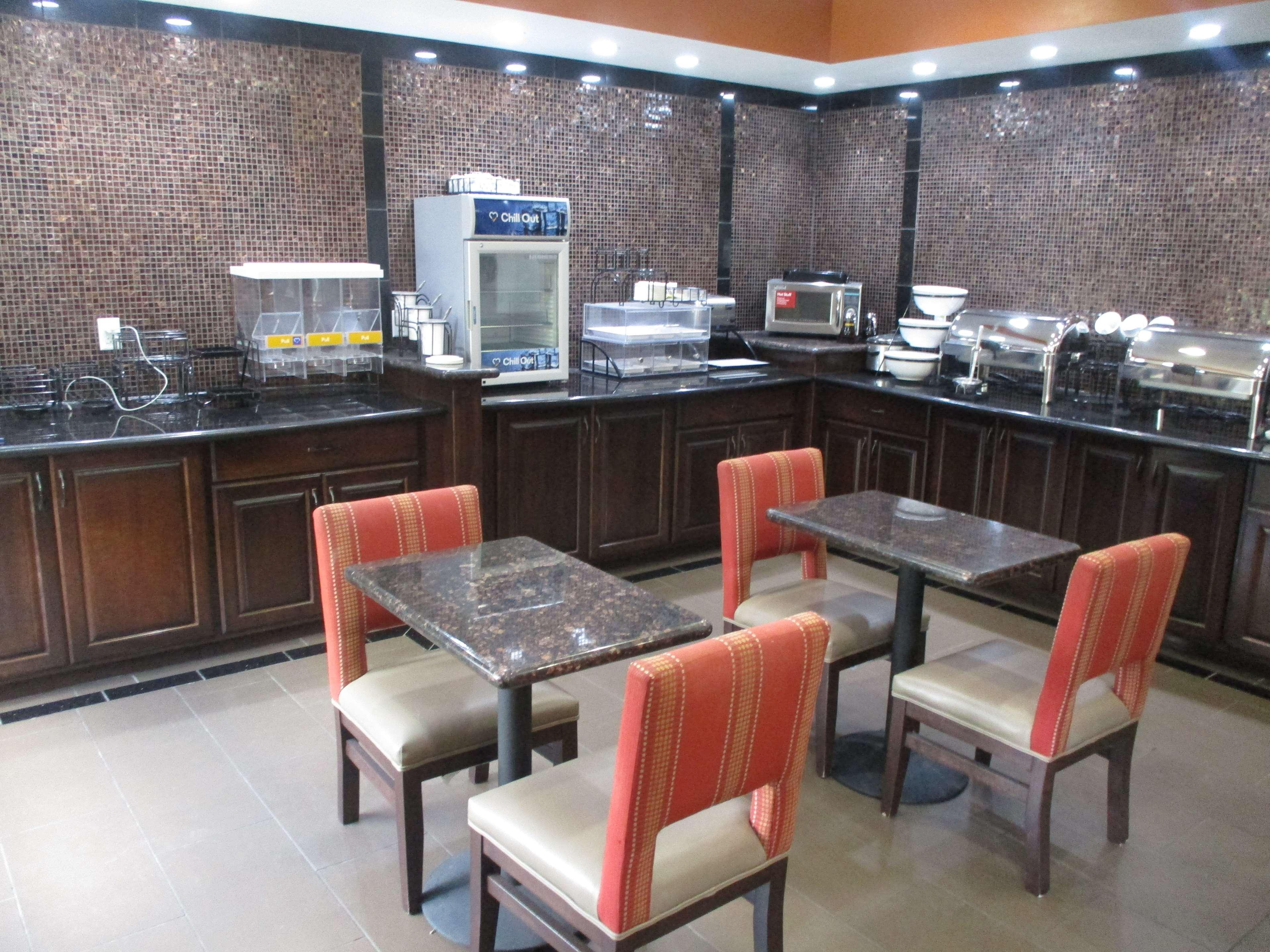 Best Western Emporia Inn מראה חיצוני תמונה